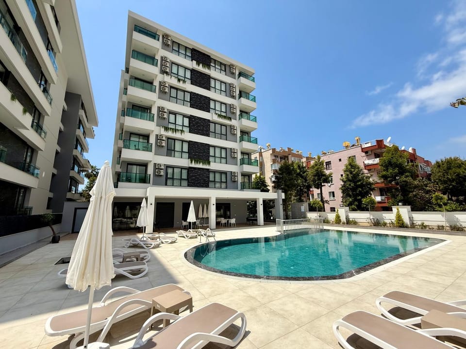 Property building, Day, Pool view, Swimming pool, sunbed