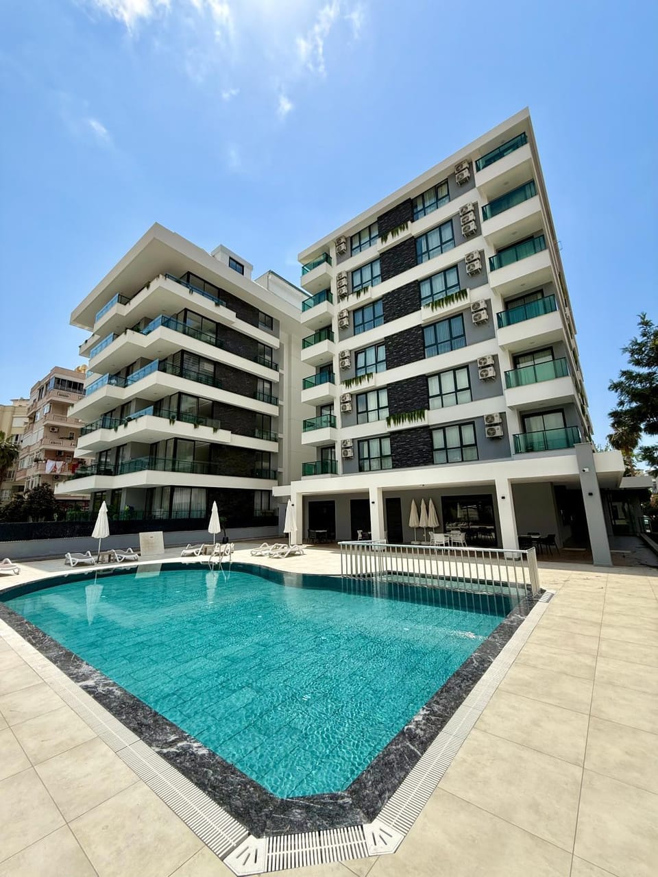 Property building, Swimming pool, sunbed