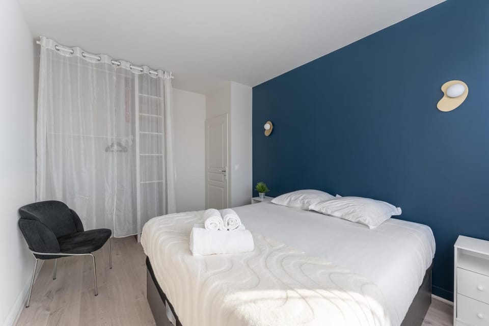 Bed, Bedroom