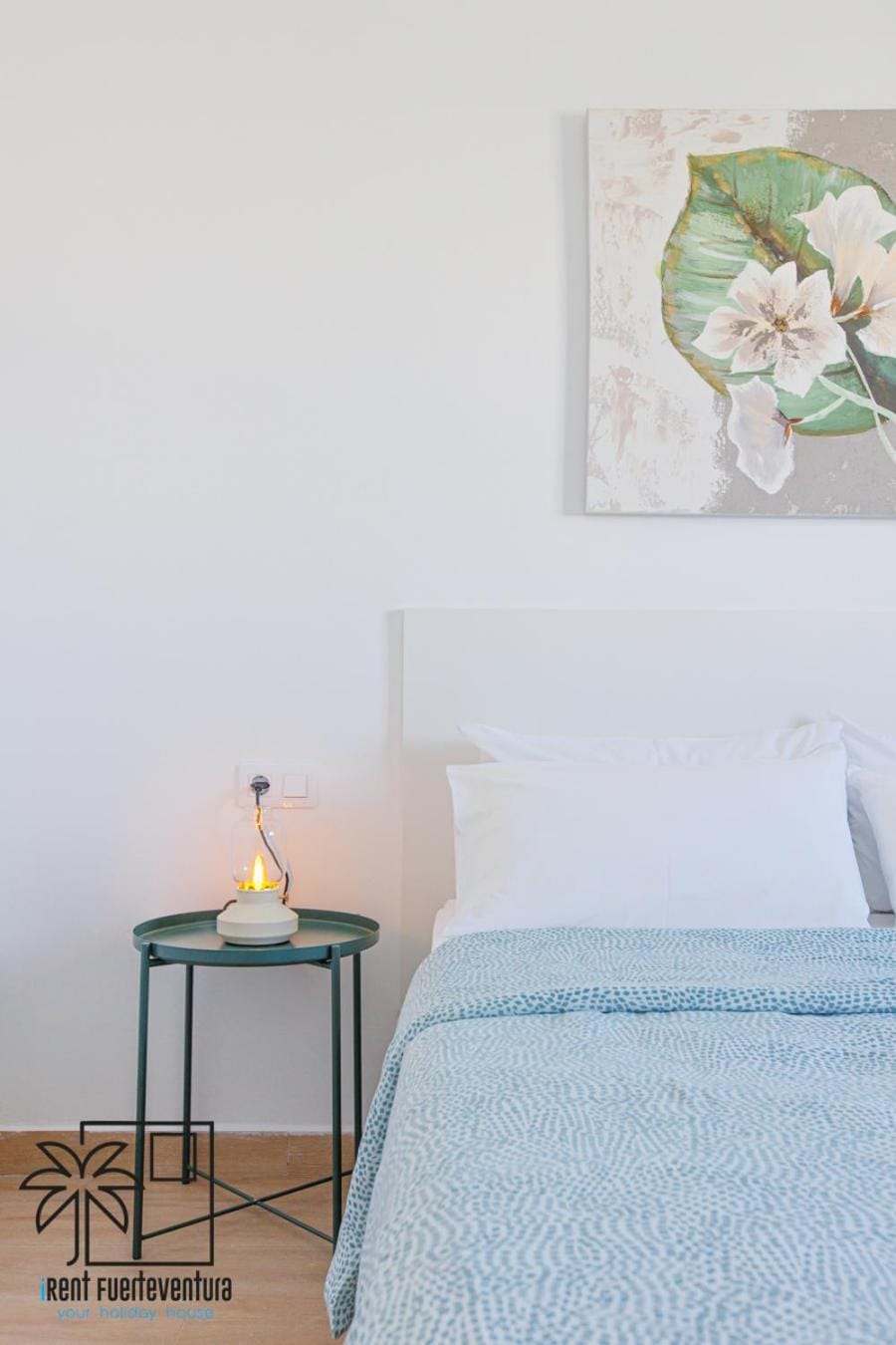 Bed, Decorative detail, Bedroom