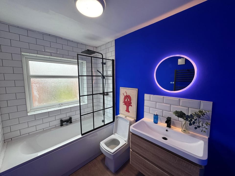 Altrincham House - 2BR - Sleeps 6 - WiFi - Parking Apartment in England