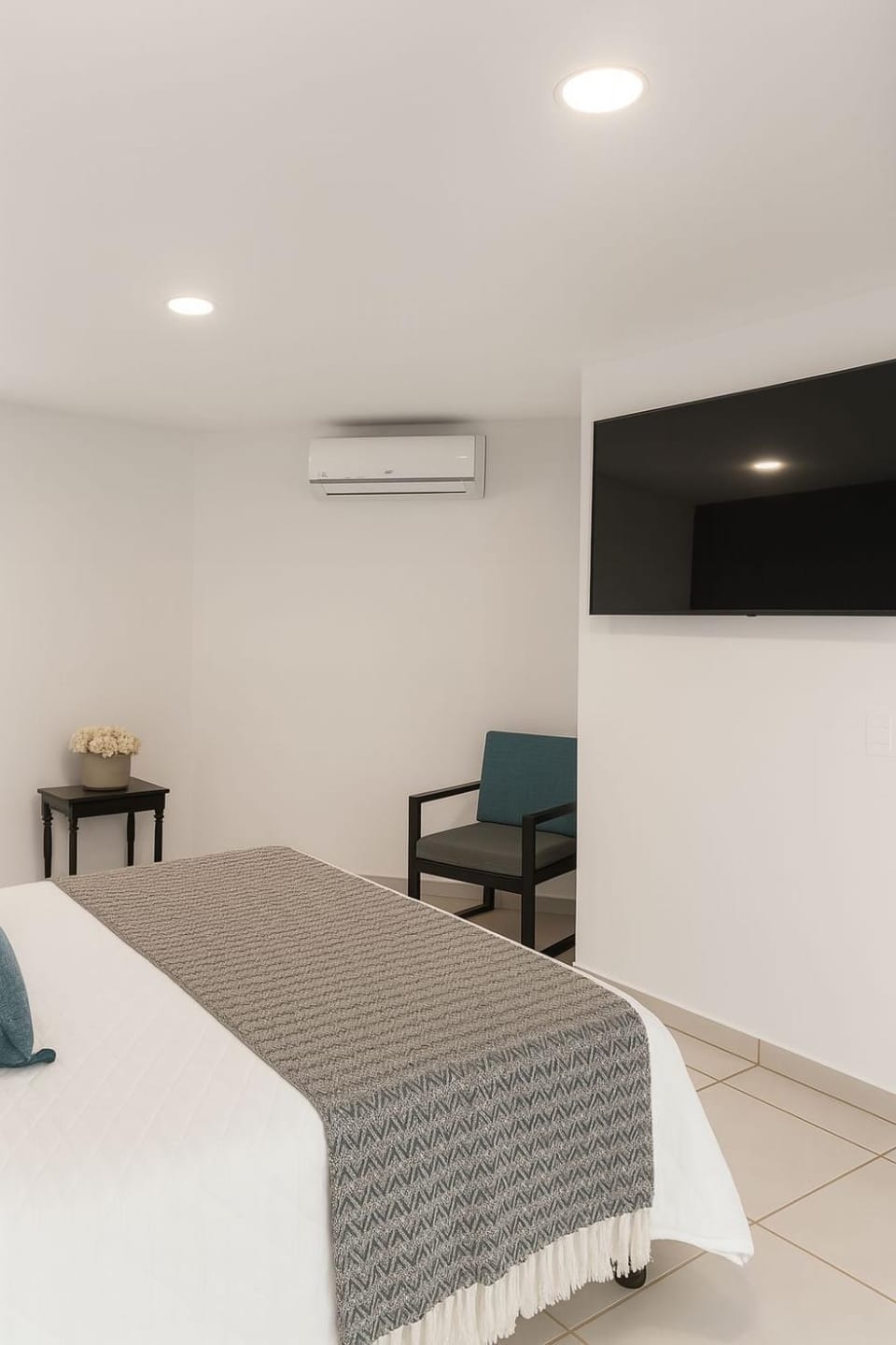 Bed, TV and multimedia, Photo of the whole room, Bedroom, air conditioner