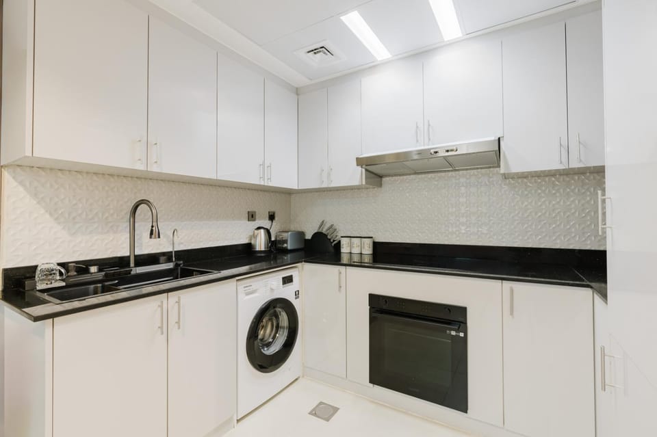 Kitchen or kitchenette, toaster, washing machine