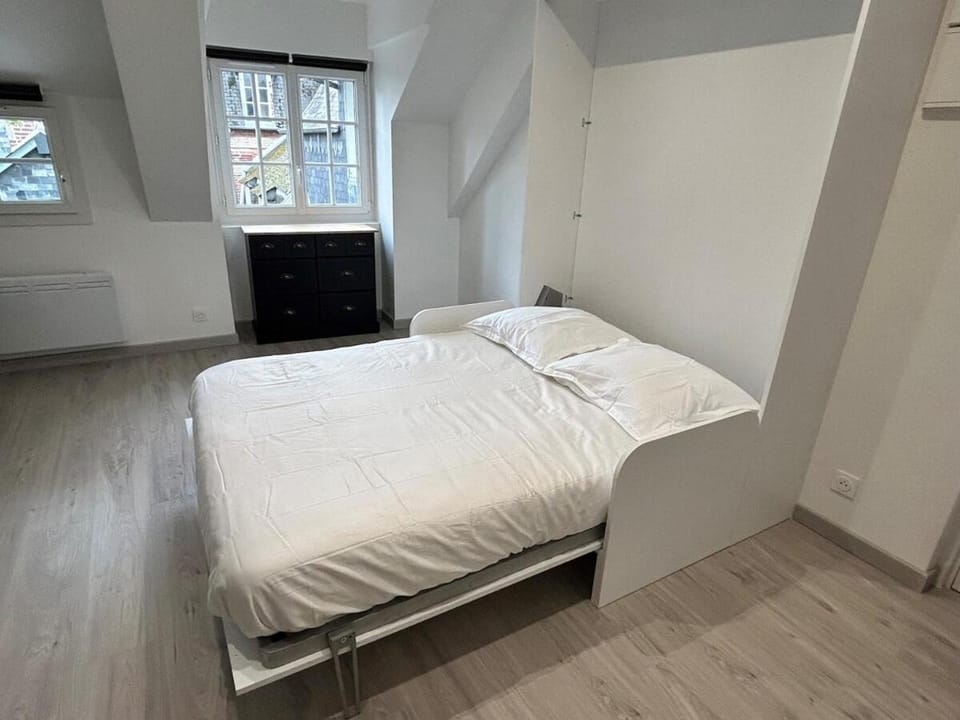 Le Ptit Vaucelles Apartment in Normandy