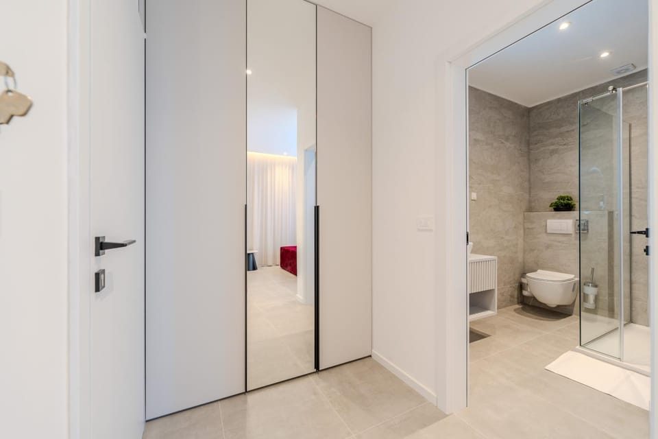 Shower, Toilet, Bathroom, towels