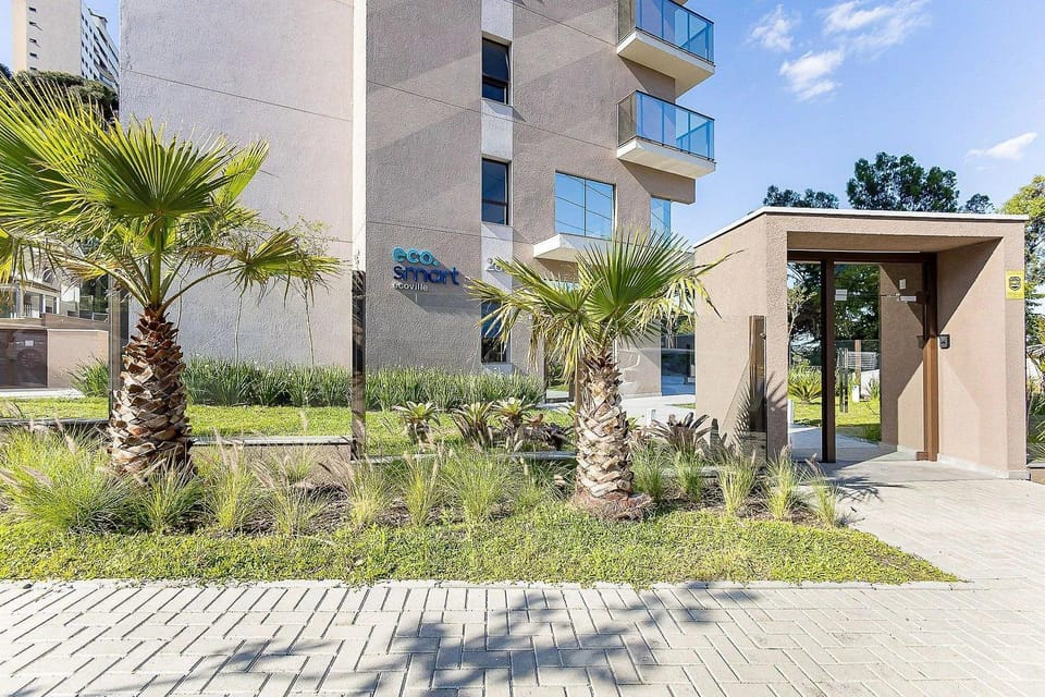 Prédio novo próximo ao parque Barigui com coworking e lavanderia House in Curitiba