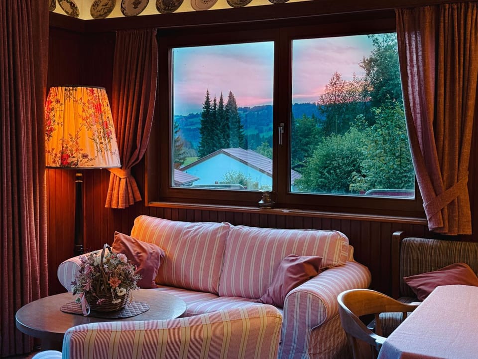 Living room, Seating area, Mountain view