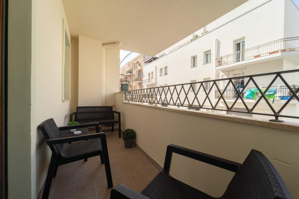 Patio, Day, Balcony/Terrace