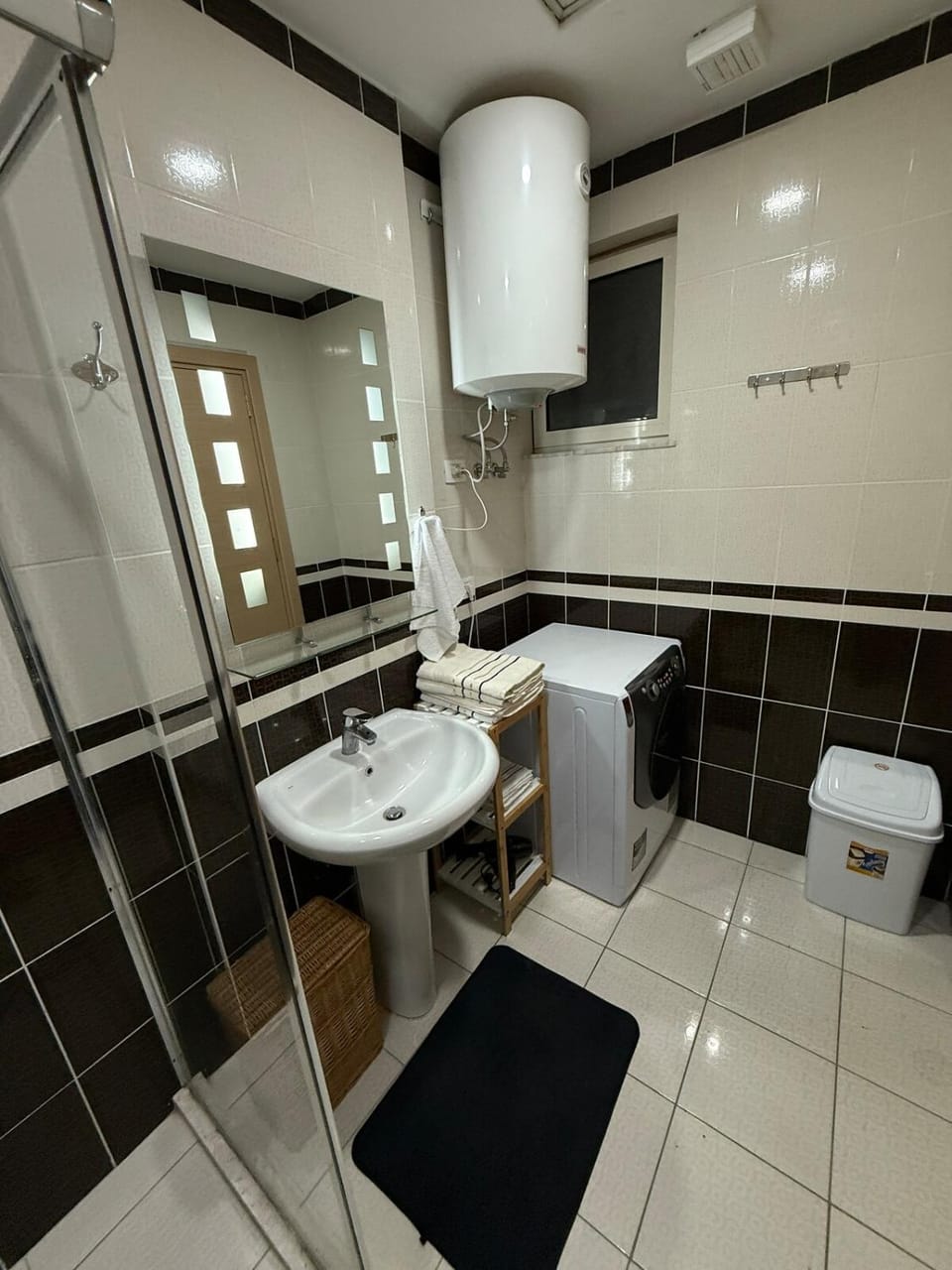 Shower, Toilet, Bathroom, towels