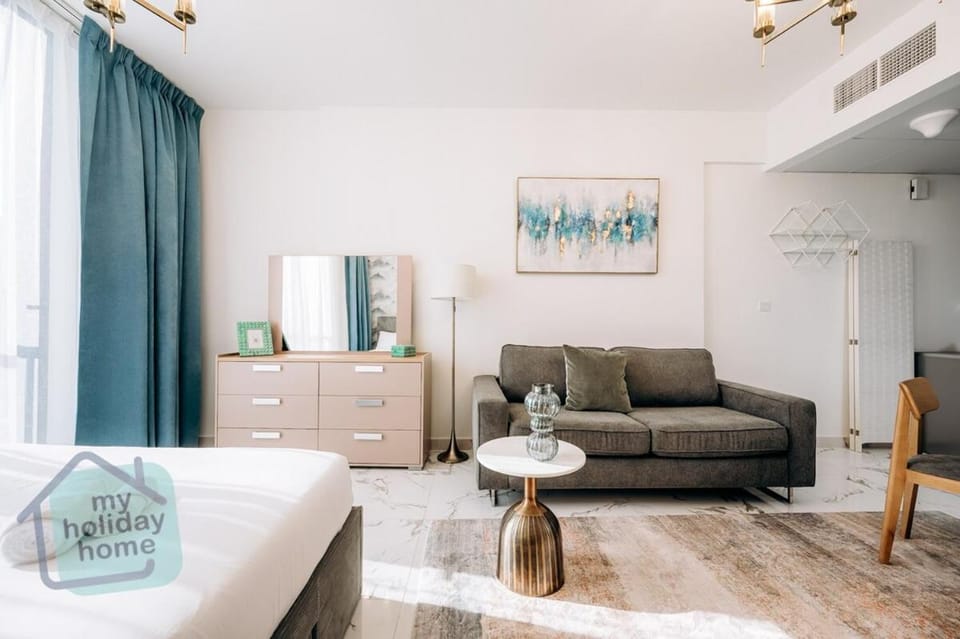 Private Beach Studio-Yacht Club-Work Space-Pool-Gym Apartment in Ras al Khaimah
