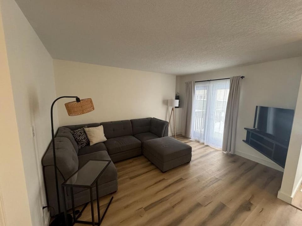 Alpenglow Oasis Apartment in Hinton