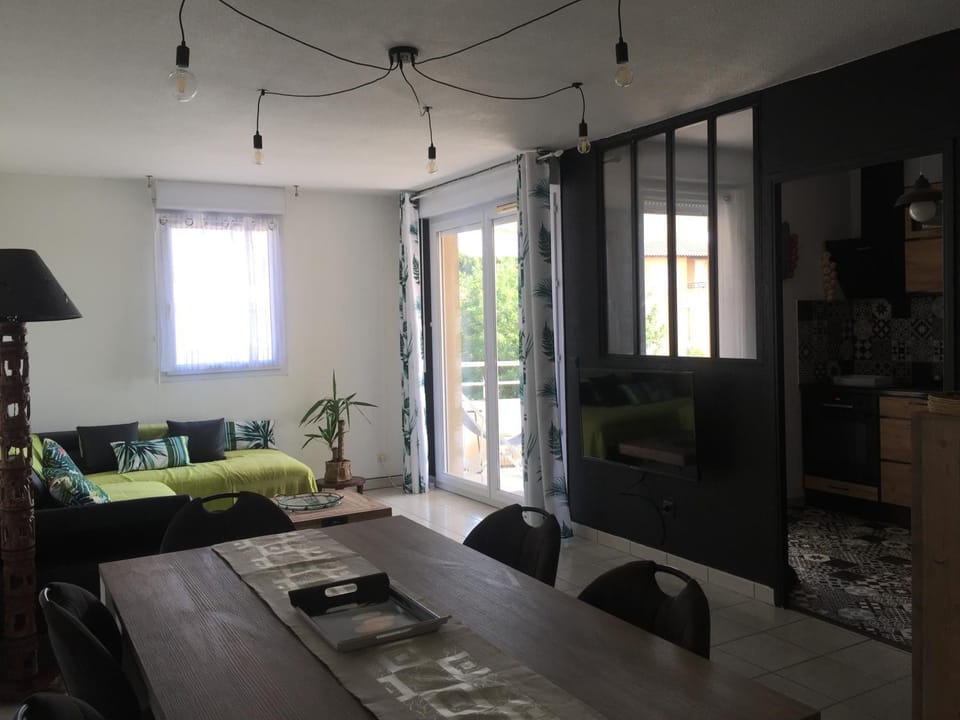 Bel appartement,2 chambres, clim, vue, parking Apartment in Lattes
