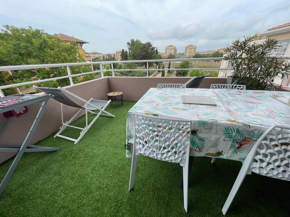 Bel appartement,2 chambres, clim, vue, parking Apartment in Lattes