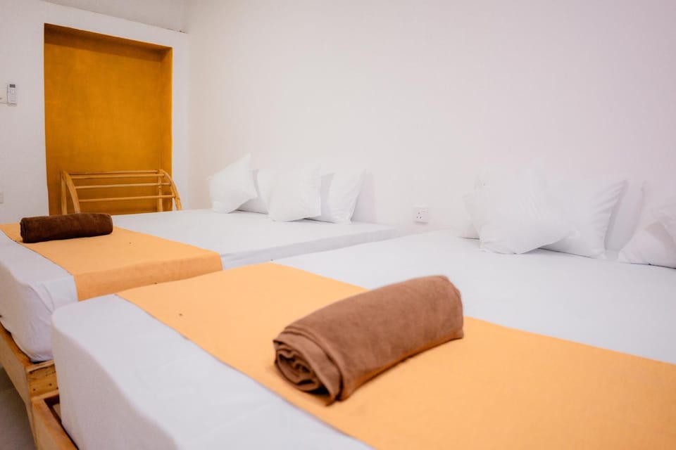 Bed, towels