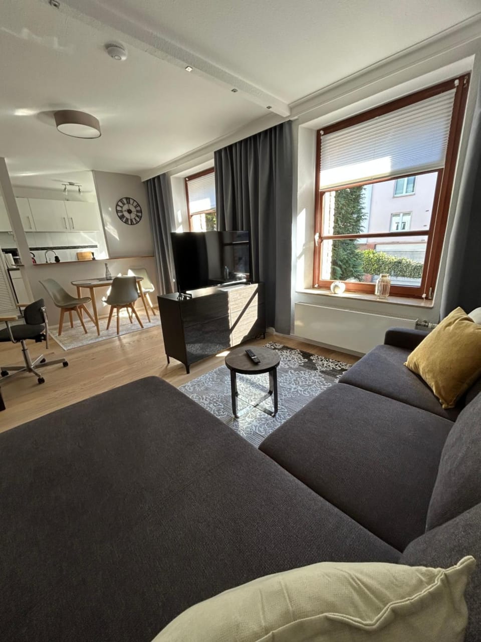 TV and multimedia, Living room, Seating area