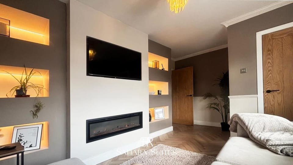 TV and multimedia, Living room, Seating area, Evening entertainment