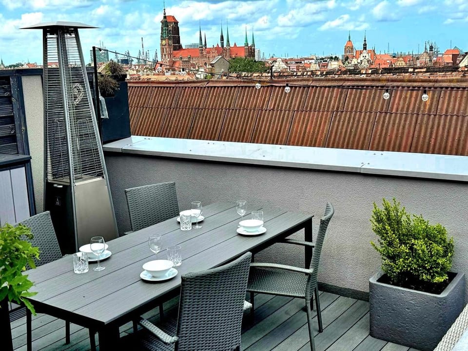 Nearby landmark, Day, View (from property/room), Balcony/Terrace, City view