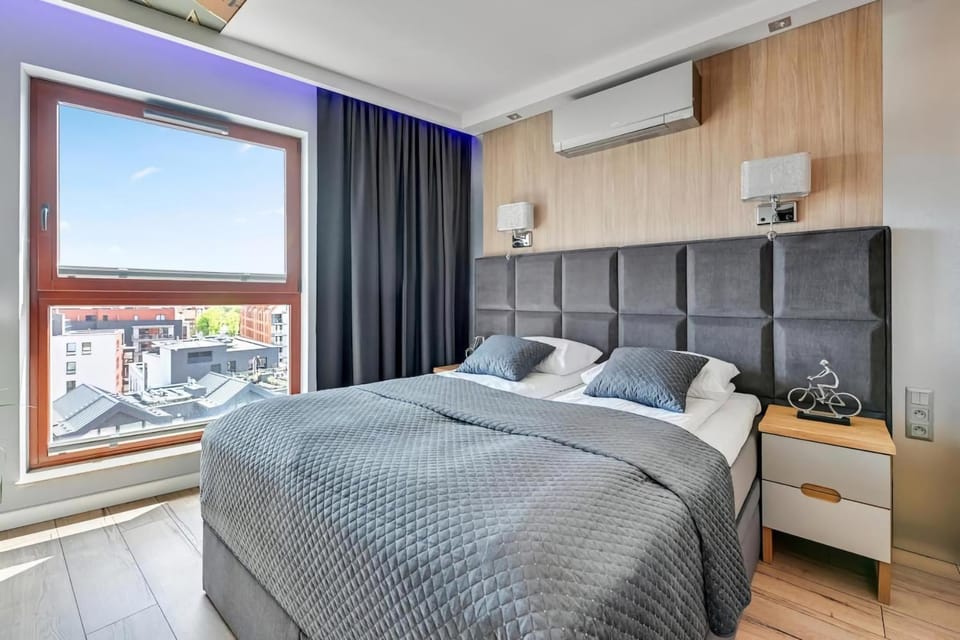 Bed, Photo of the whole room, Bedroom, air conditioner
