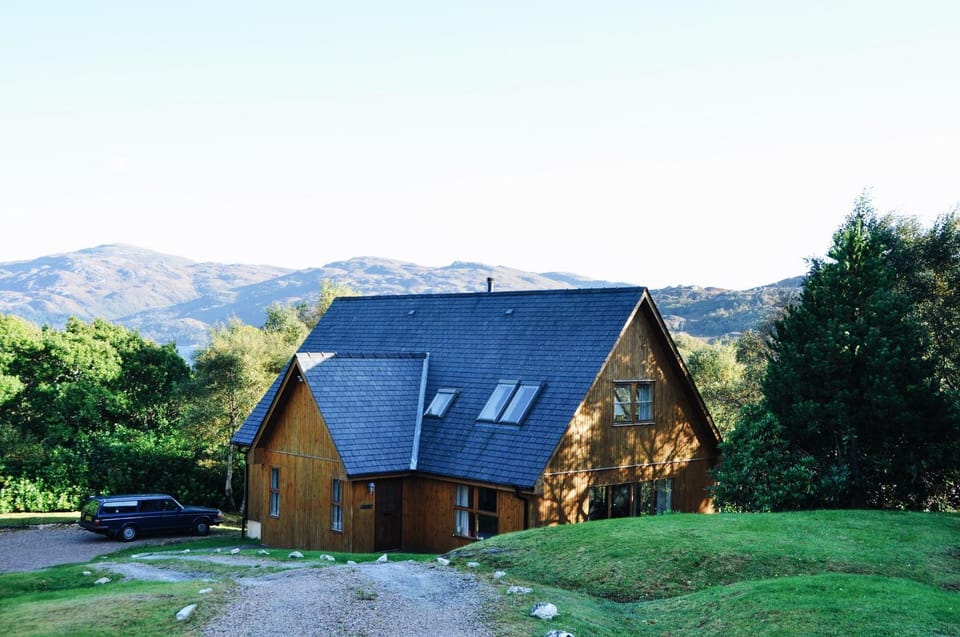 Property building, Neighbourhood, Natural landscape, Mountain view, Parking