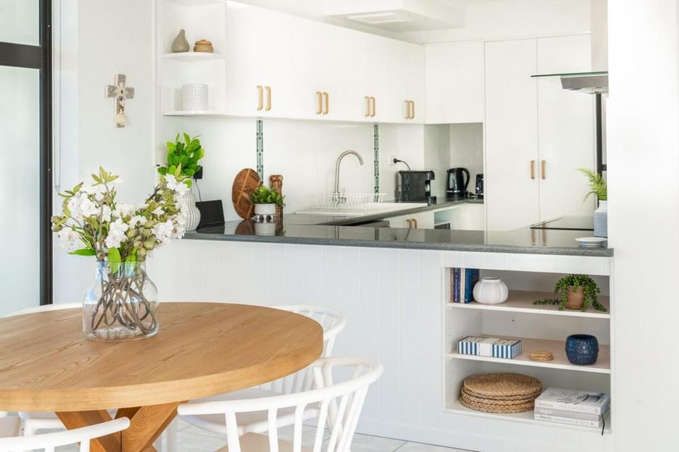 Opulent Beachfront Daydream! 2B Designer Apartment Apartment in Surfers Paradise