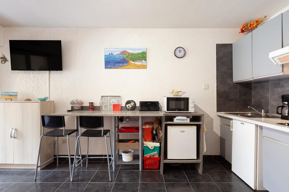 Kitchen or kitchenette, Living room