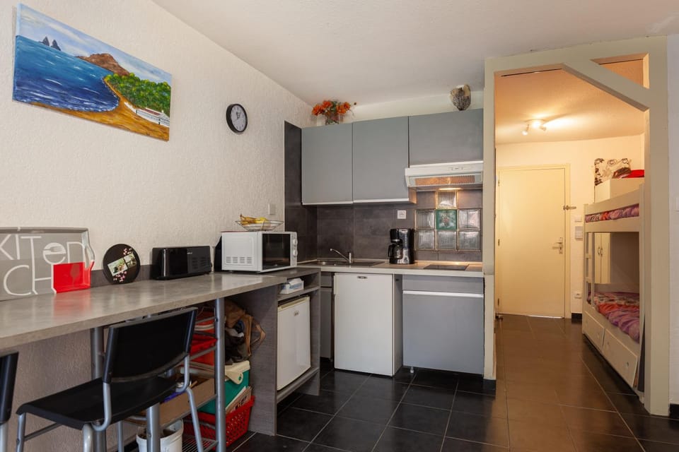 Kitchen or kitchenette, Living room