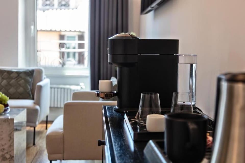 Coffee/tea facilities, Seating area