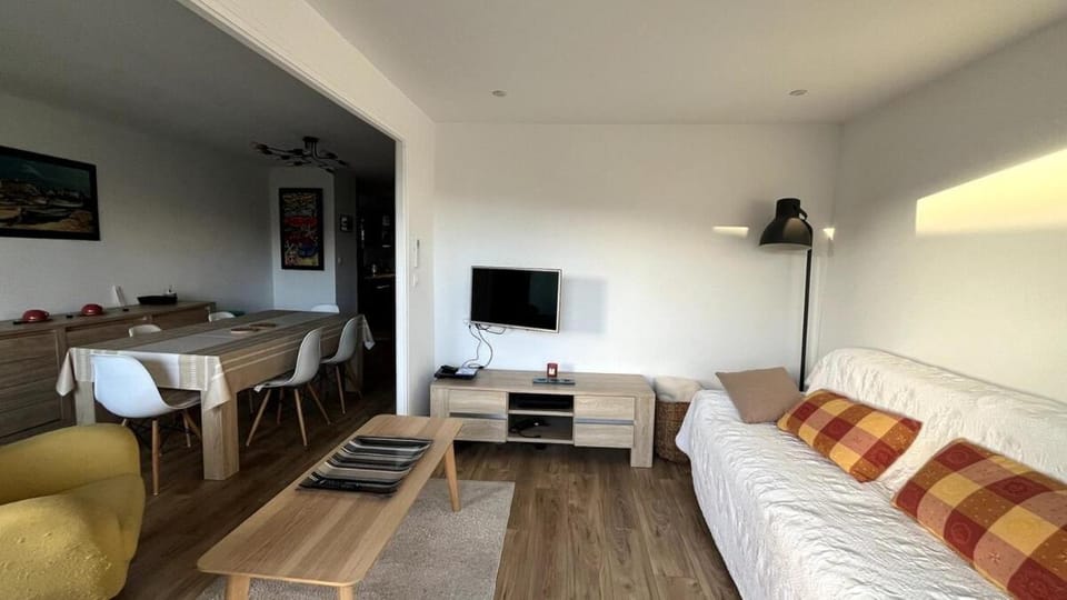 Le Candie T3 Bord de Mer Piscine et Parking Apartment in Canet-en-Roussillon