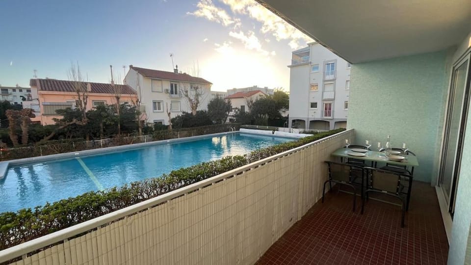 Le Candie T3 Bord de Mer Piscine et Parking Apartment in Canet-en-Roussillon