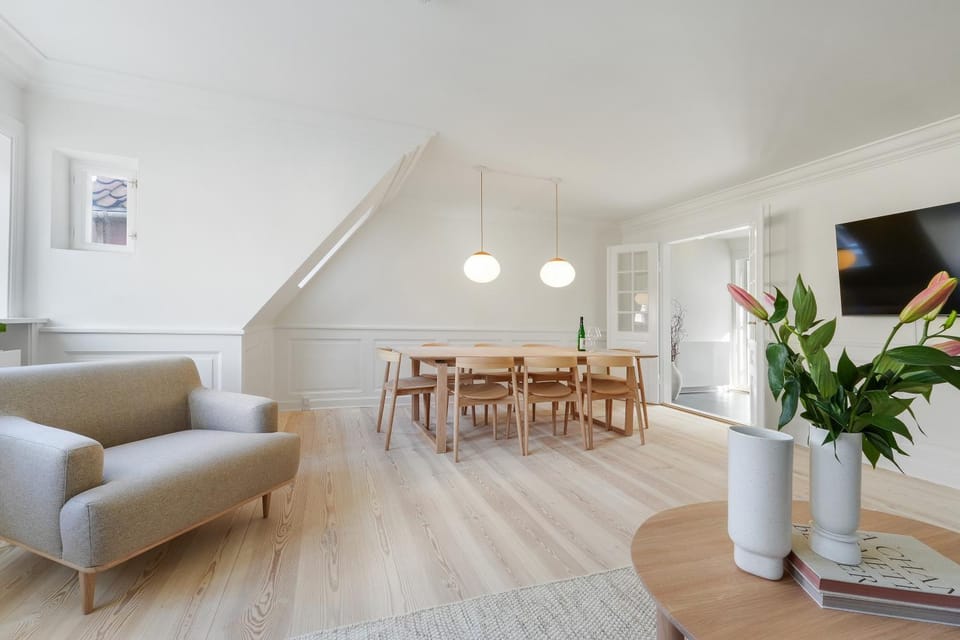 Seating area, Dining area