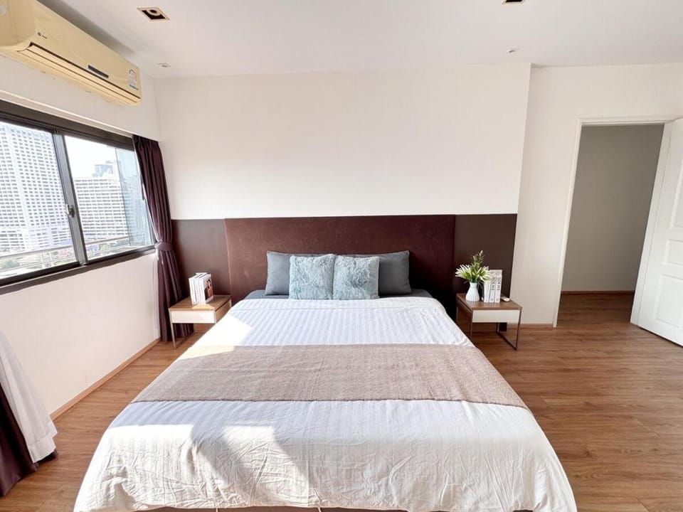 Nana SkyView Retreat 2 Bedroom 2 Bath Nana BTS Apartment in Bangkok