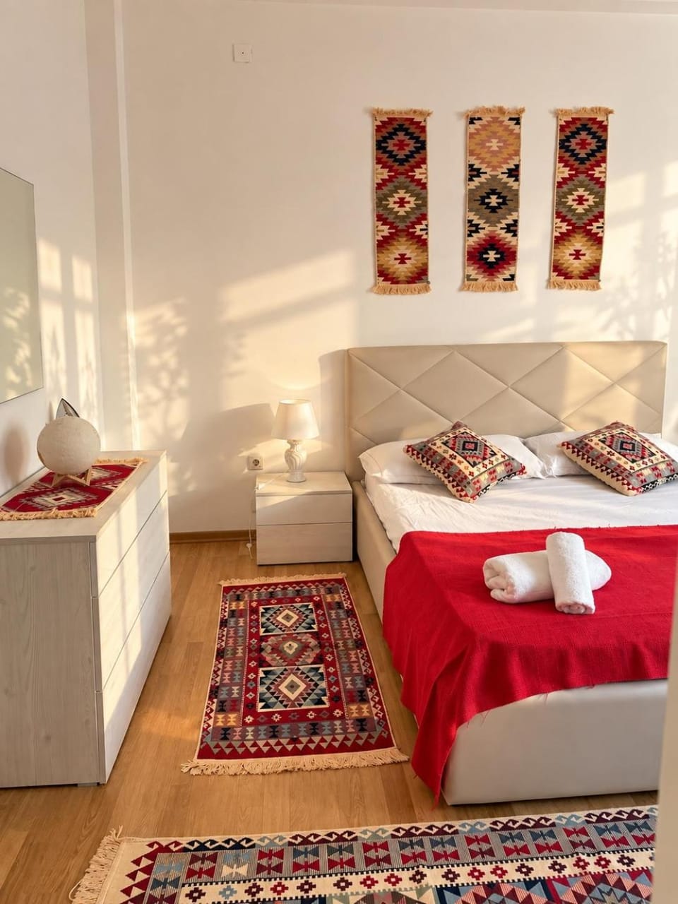 Bed, Photo of the whole room, Bedroom, towels