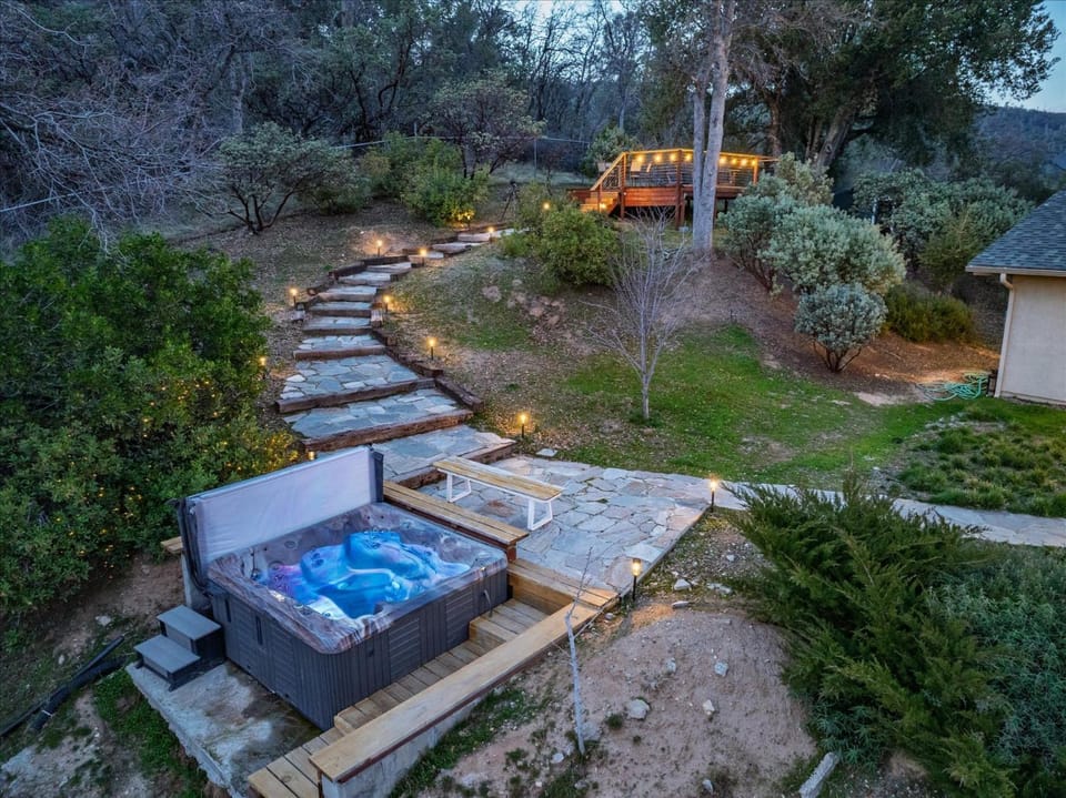New Big Sky Cabin at Yosemite w/ VIEWS, hot tub, firepit, and more Cabin in Sierra Nevada