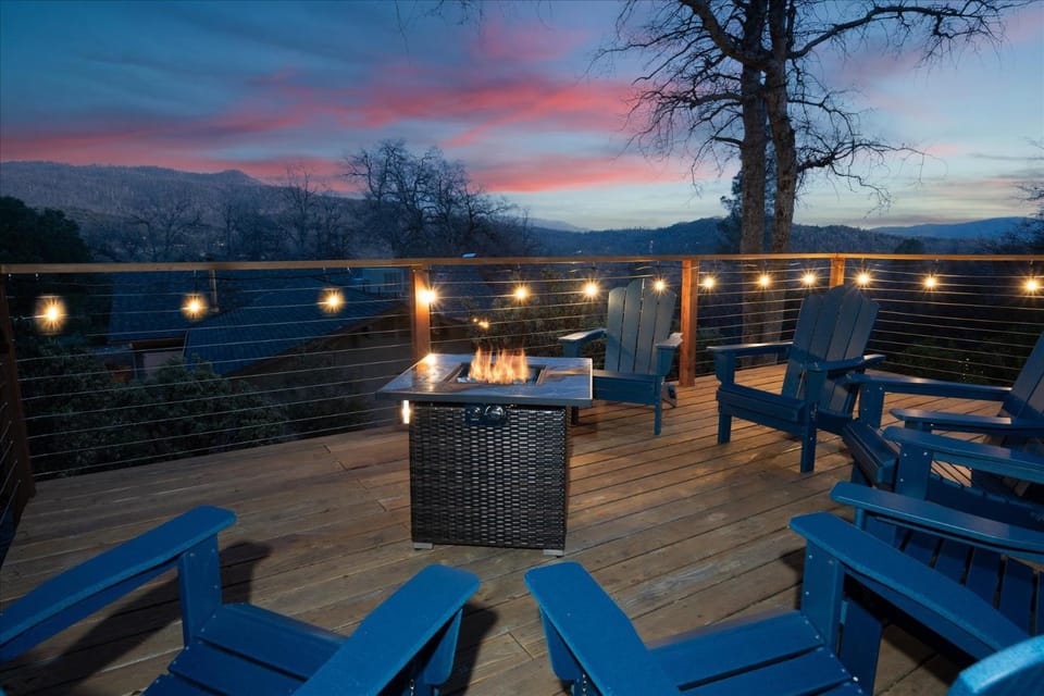 New Big Sky Cabin at Yosemite w/ VIEWS, hot tub, firepit, and more Cabin in Sierra Nevada