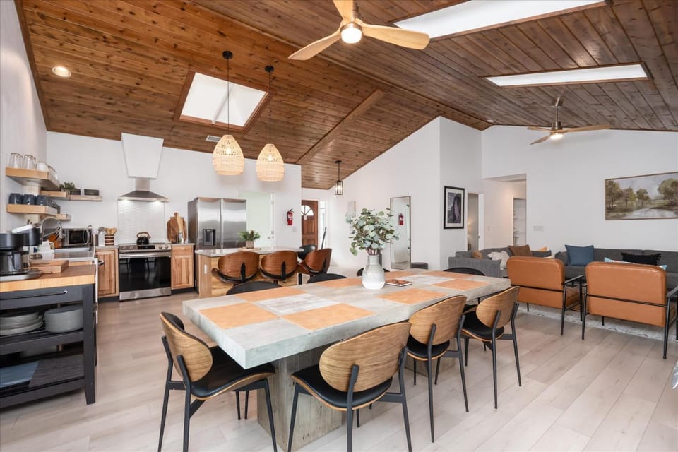 New Yosemite Dream Nest with HUGE views/spa/firepit/pet friendly House in Sierra Nevada