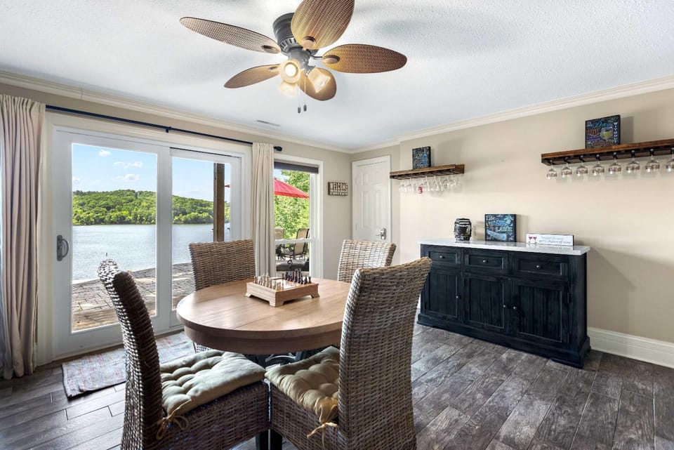 Lakeside Oasis - Room for 12 House in Lake of the Ozarks