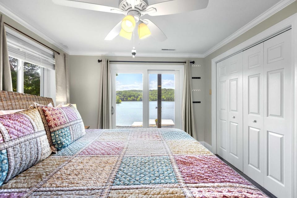 Lakeside Oasis - Room for 12 House in Lake of the Ozarks