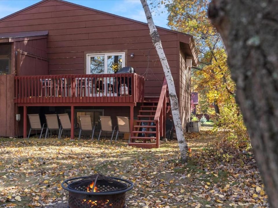 Pinewood Escape House in Breezy Point