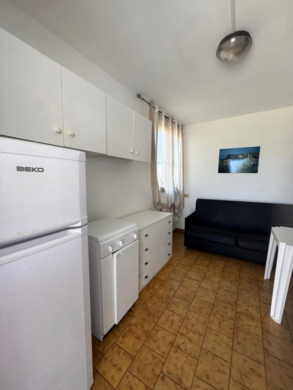 Kitchen or kitchenette, Photo of the whole room, minibar, oven, pet friendly, stove, wardrobe