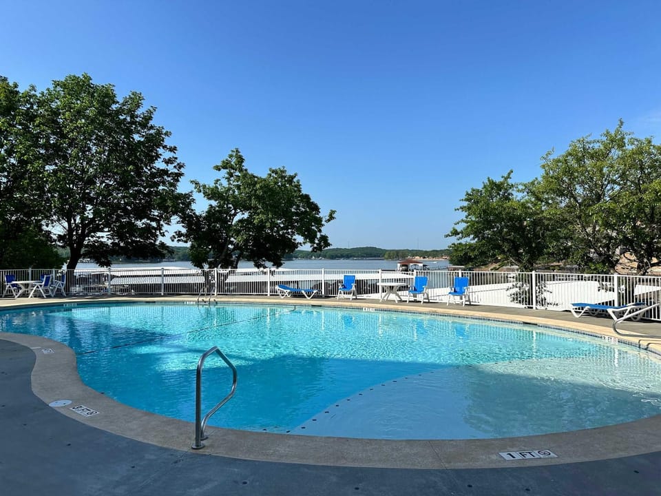 Lazy L at the Lake - Chic 3 BDR Condo with Boat Slip House in Village Four Seasons