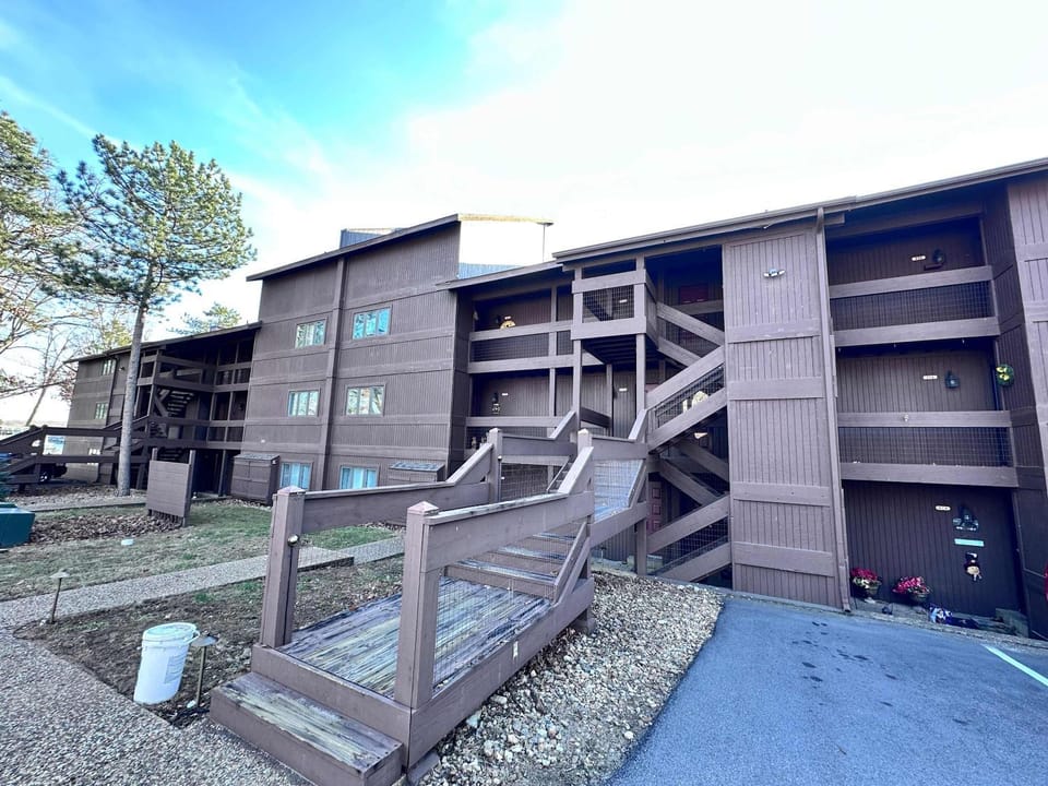 Ozark Escape - Enjoy Resort-Style Fun House in Lake of the Ozarks