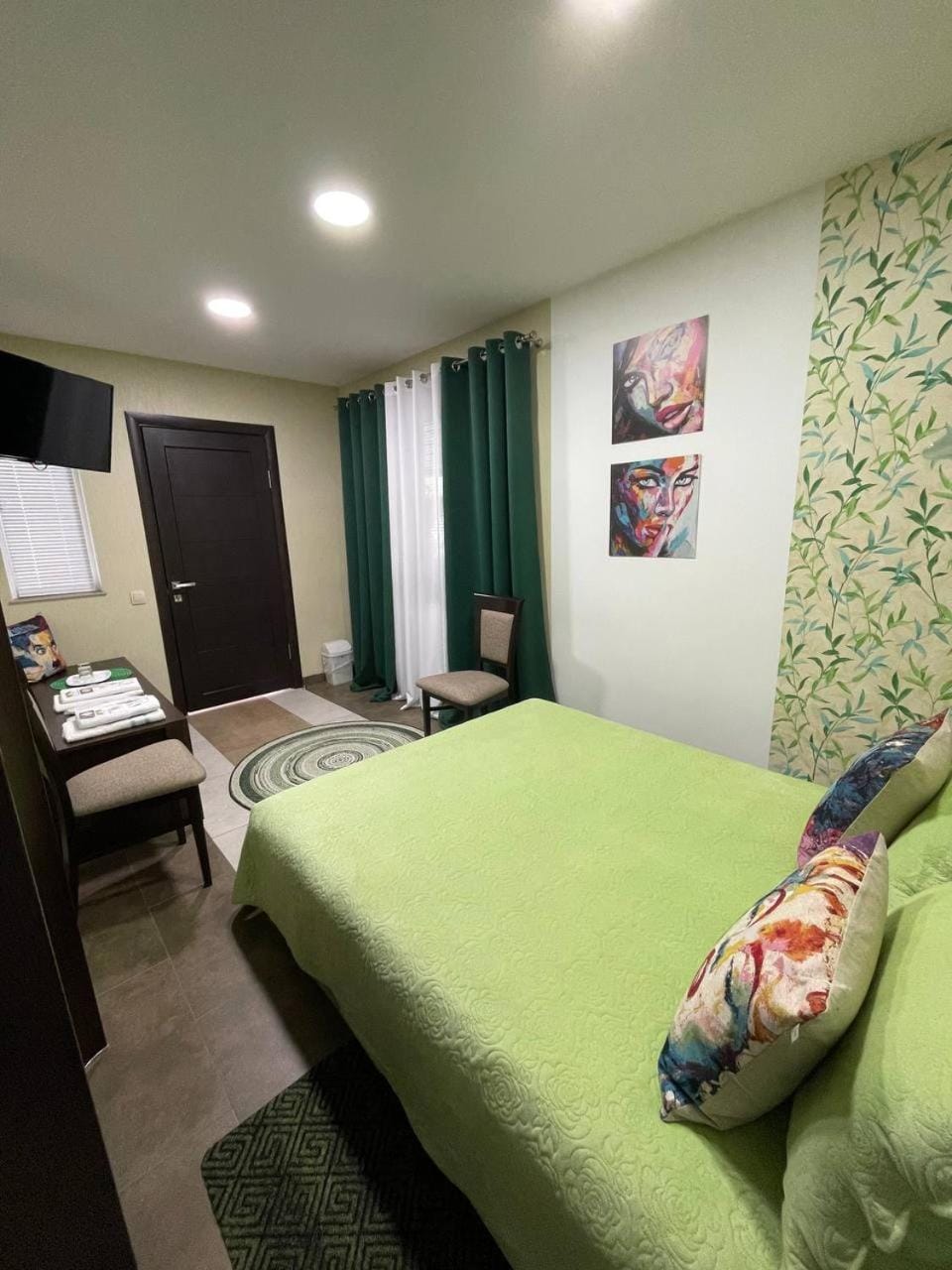 Photo of the whole room