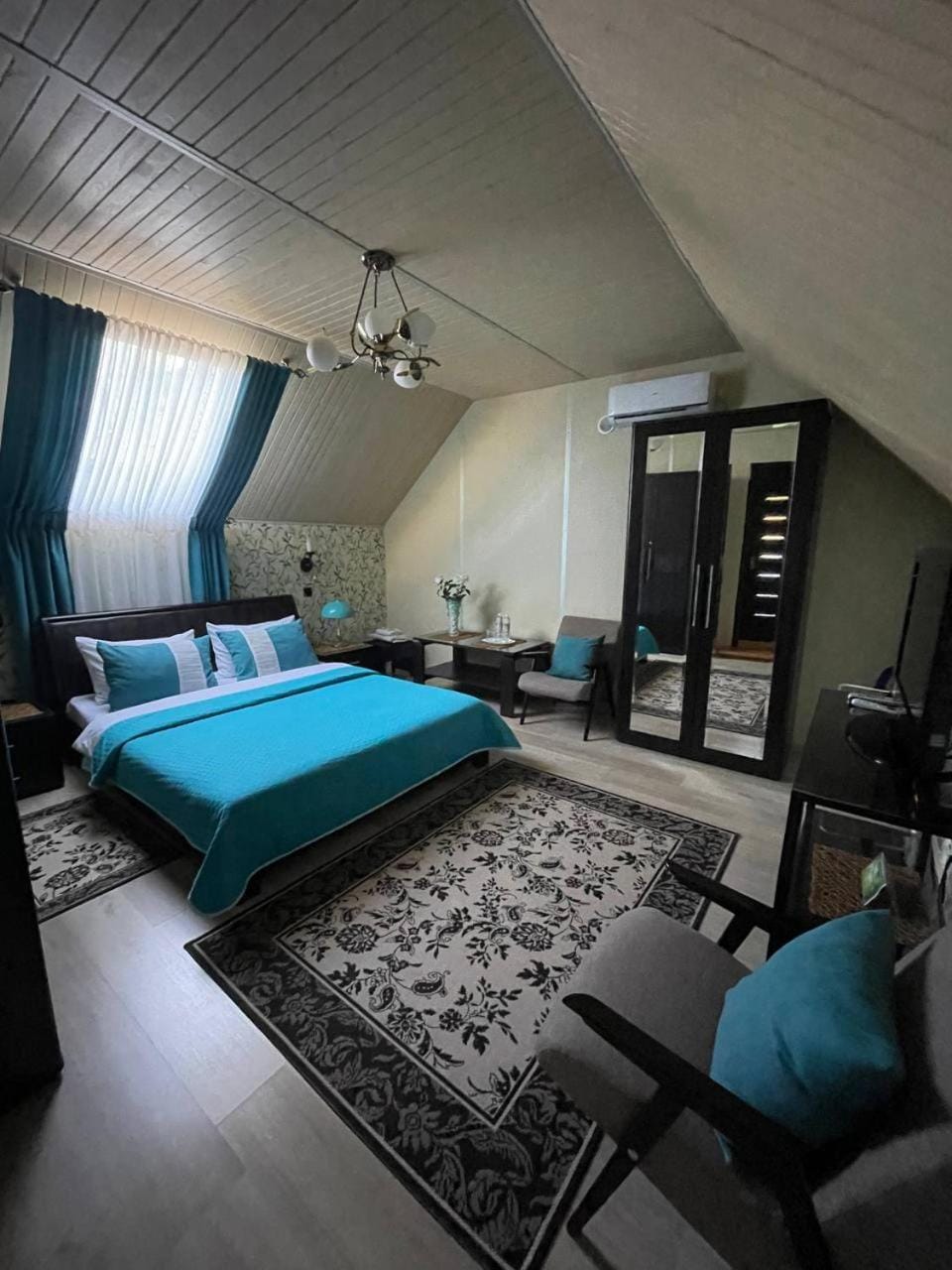 Photo of the whole room