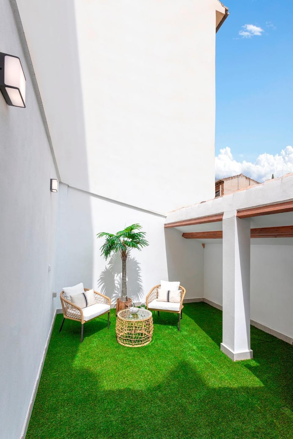 Patio, Spring, Day, Summer, Balcony/Terrace, Living room, Other