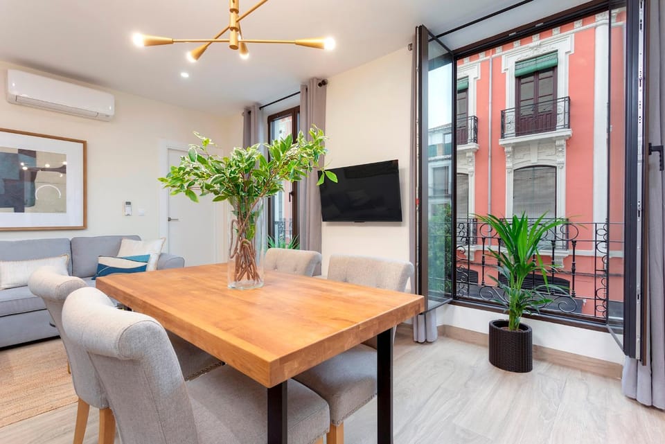 TV and multimedia, Balcony/Terrace, Living room, Other, Seating area, Dining area, air conditioner