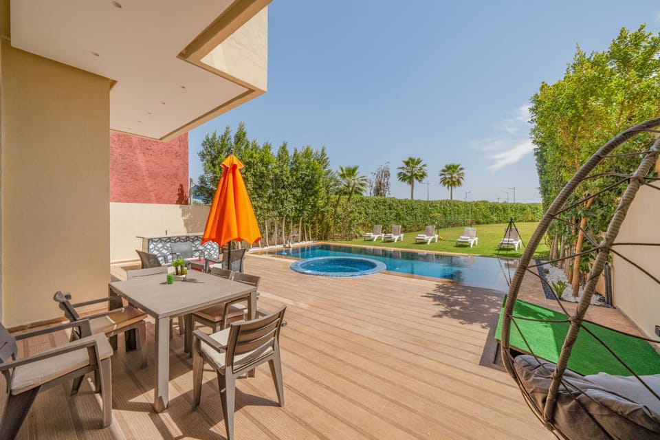 Patio, Day, Natural landscape, Garden, Garden view, Pool view, Swimming pool, sunbed