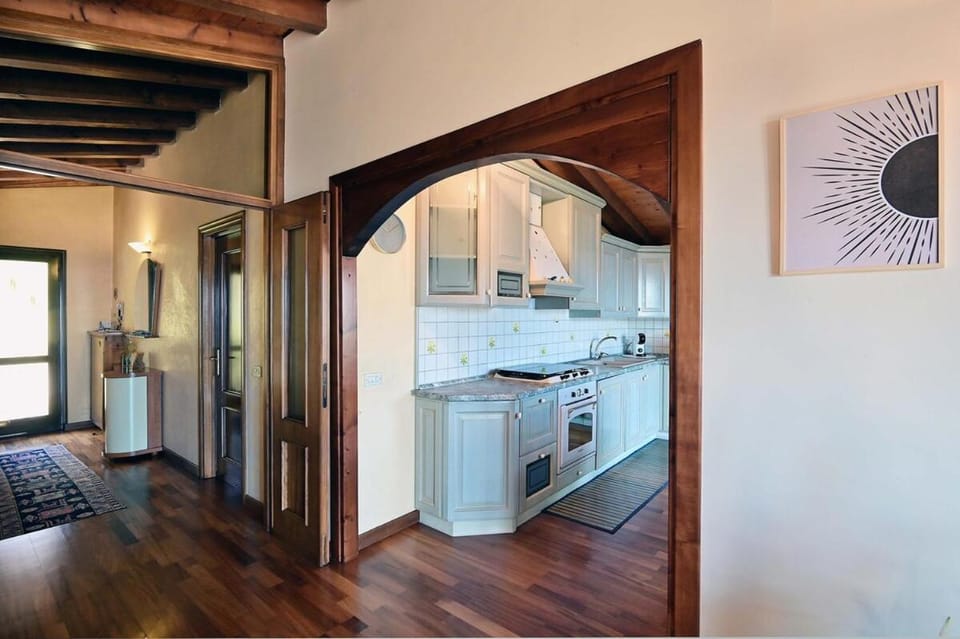 Lake Breeze Salò Apartment in Salo