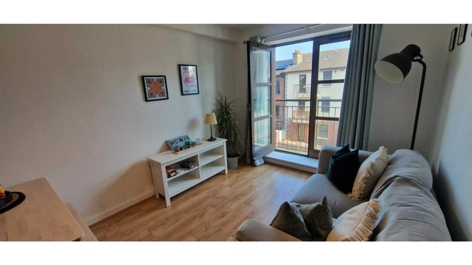 Large 2bd at trendy Portobello Dublin city centre Apartment in Dublin