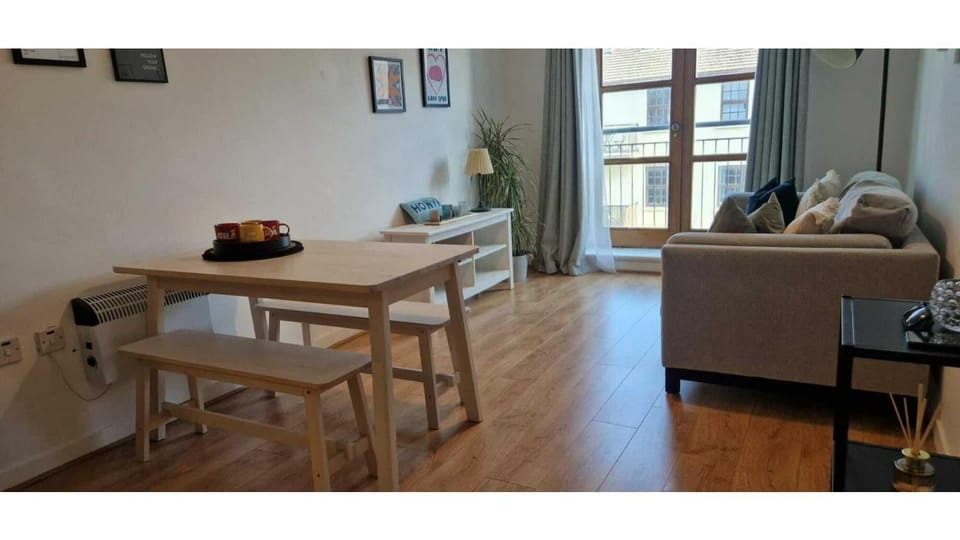 Large 2bd at trendy Portobello Dublin city centre Apartment in Dublin