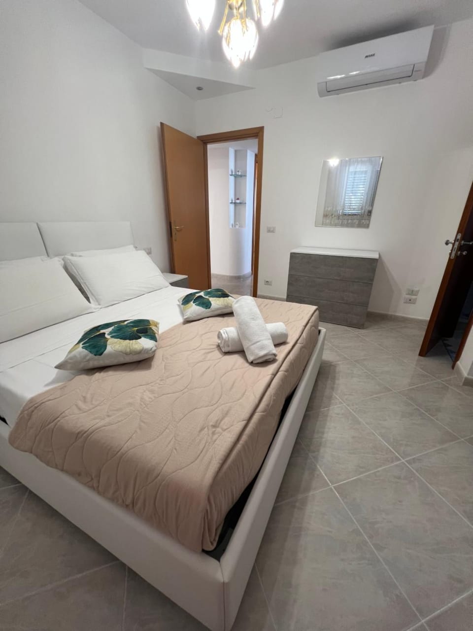 Bed, Photo of the whole room, Bedroom, towels, air conditioner